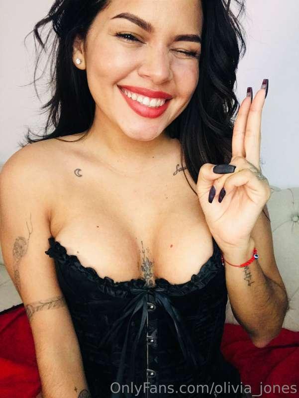 Titty Tuesday 😜 should I take it off? 😈