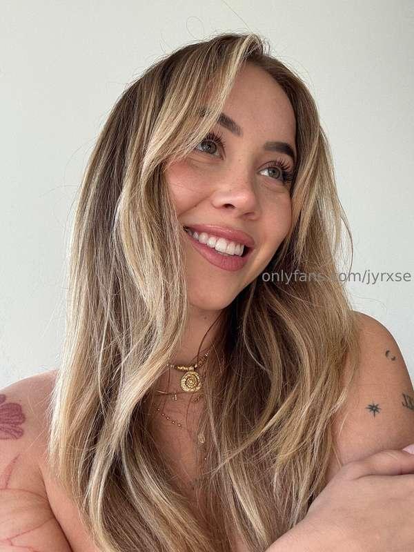 Can’t stop smiling when I know you’re looking 💋