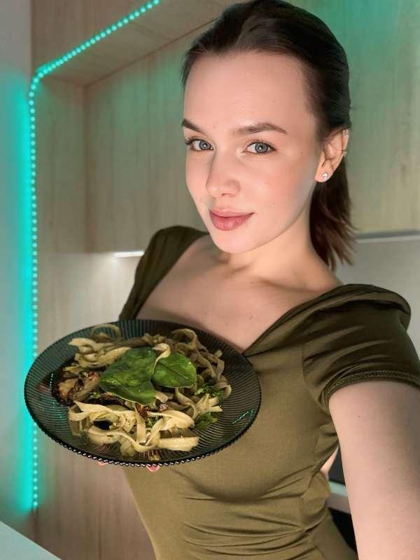 Bon appetit to me and everyone who is also eating now 🤗