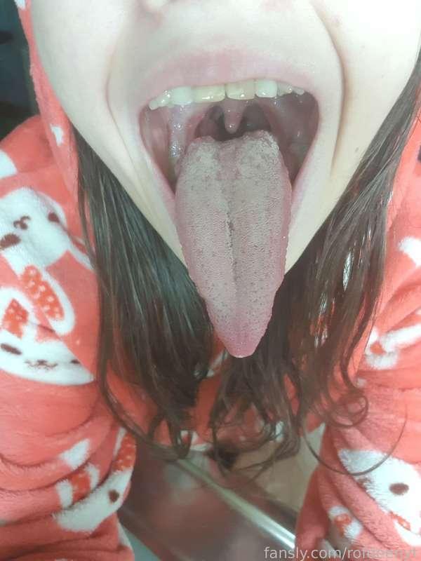 Dirty Tongue

#fyp
#rofdeenyt #sexy #fetish
#tongue #longtongue #bigtongue #tonguefetish 
#throat #deepthroat
#uvula
#lips 
#mouth