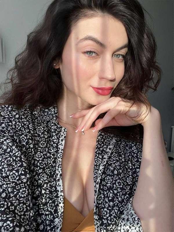 What exactly catches your eye ? 💋 Would it be red lipstick o..