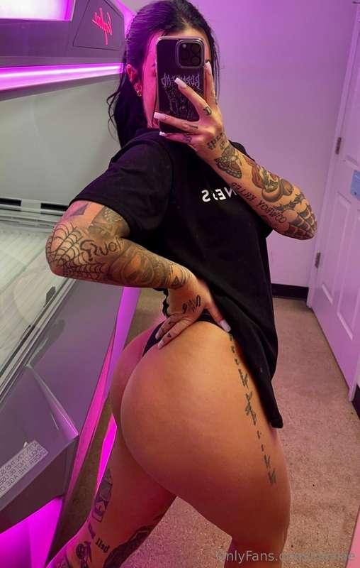Shirt on… shirt off 🤭