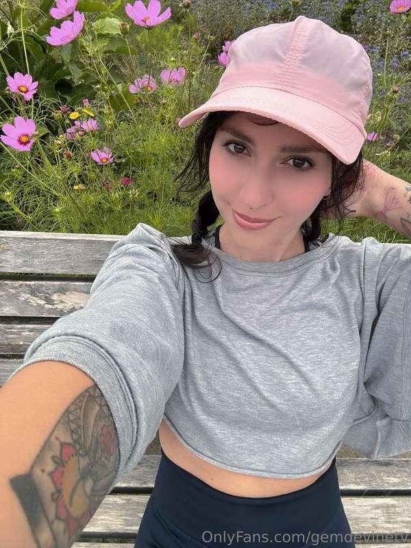 happy monday from your fave internet sweetheart 💕