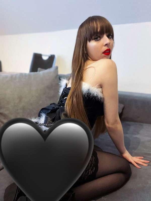 Strümpfe, Heels, Plüsch und Ass im Tanga 🍑🖤