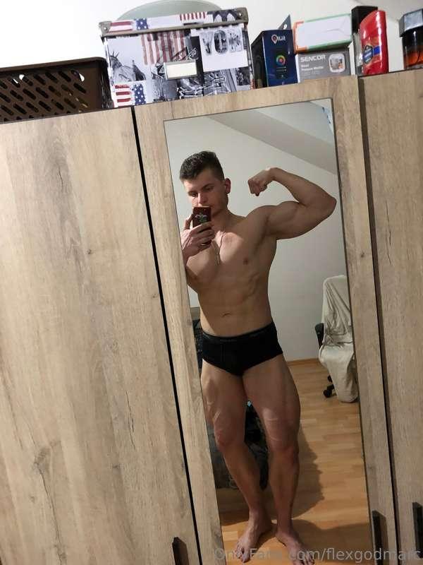 Last physique check before carb up flat as pancake lets play..