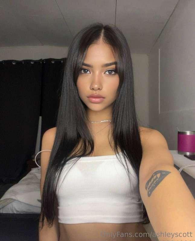 Just turned 18! @sabrinarhodes has launched her first ever O..