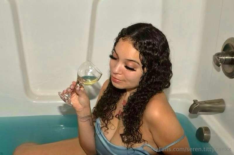 seren.titty.raexx image #1