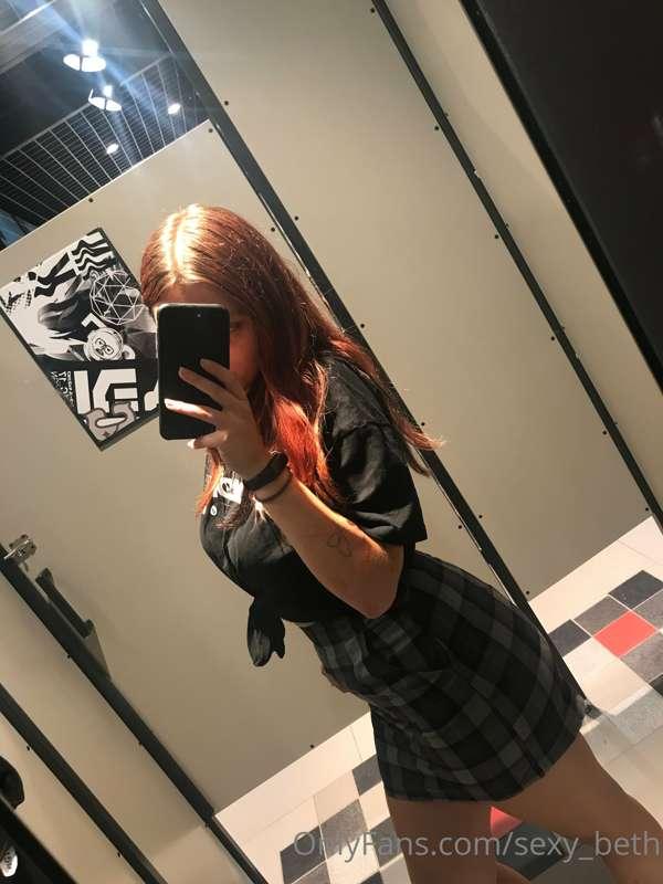 Wrauuu...changing rooms.. you know what i mean💋

Wrauuu... š..