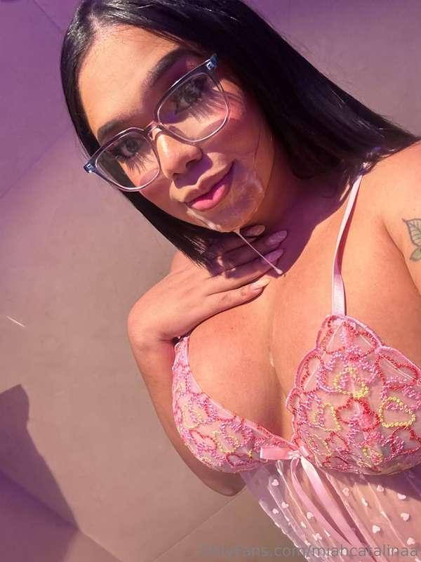 Que delicia es chupar verga y que te exploten en la cara 😋💦 ..