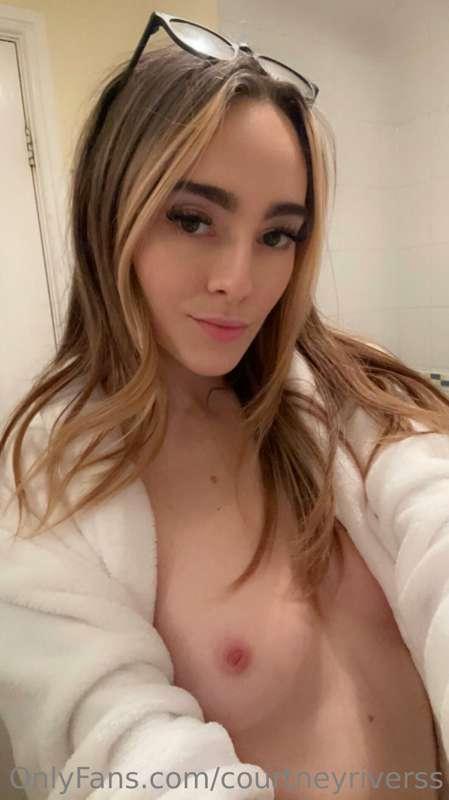 A face pretty enough to cum on?💛