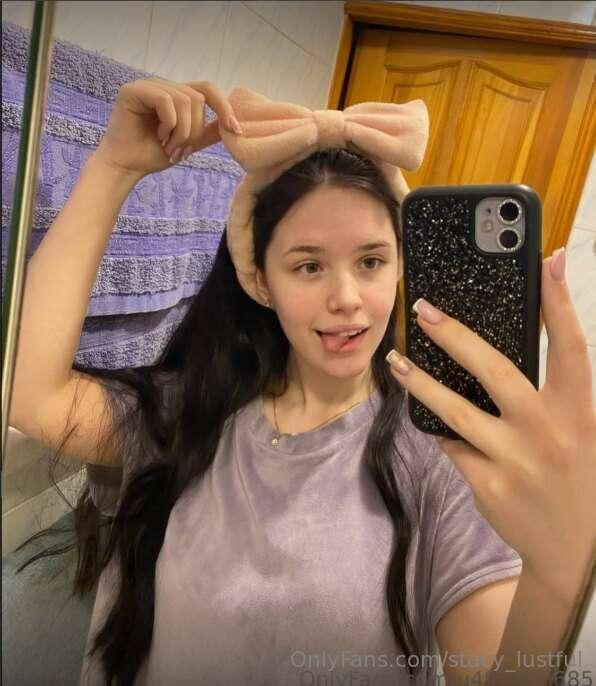 This bitch @pearl_emily is so bored, she needs your dick rig..