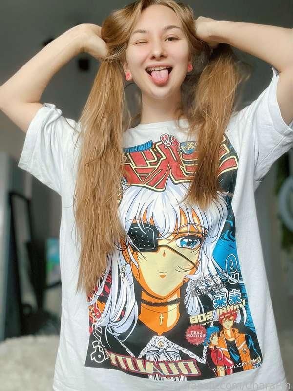 But there is also ✨GOOD✨ news for today!1🙃 Now I have a new favorite home T-shirt  ฅ^•ﻌ•^ฅ

Btw, do you like anime? Just curious 😼

#anime #cutie #teen #tongue #uwu #kawaii #geek #girfriend #fyp #shortgirl