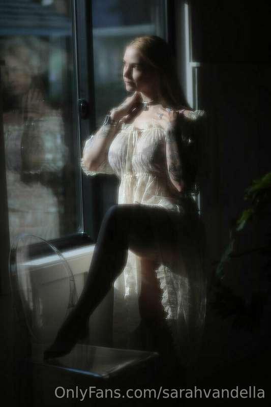 Let me seduce you in the morning light and in the candleligh..