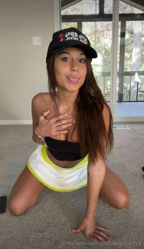 Go follow my bestfriend QUEEN AINSLI 😊 @anslirosie Subscript..