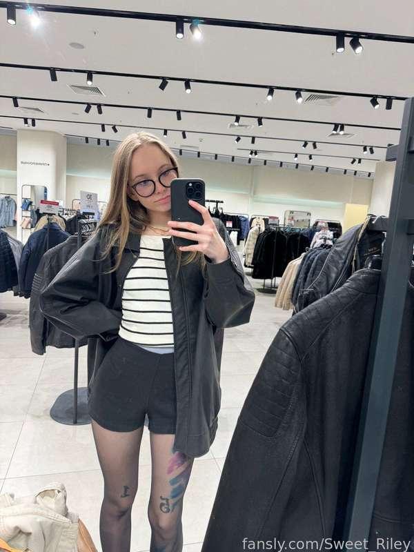 Nice shorts?😇



#fyp #ass #19 #petite #skinny #natural #glasses #babyface #teen #sexting 