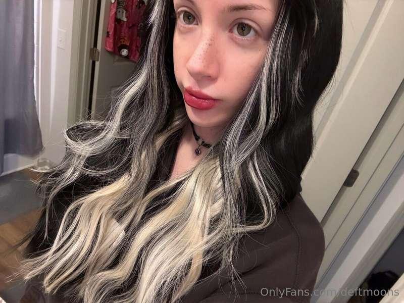 still think i’m cute without any makeup?? :3