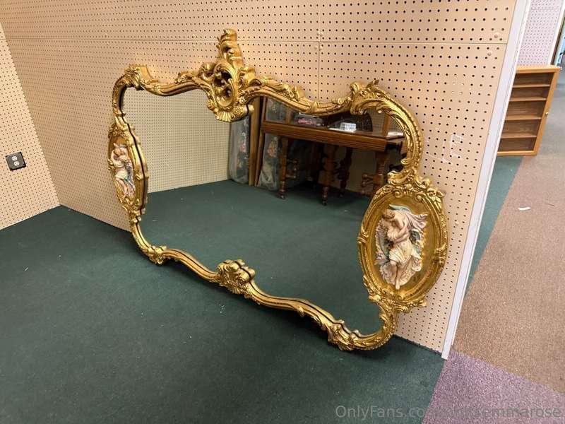 Can we make some noise for my new mirror??? 🪞🪞🪞