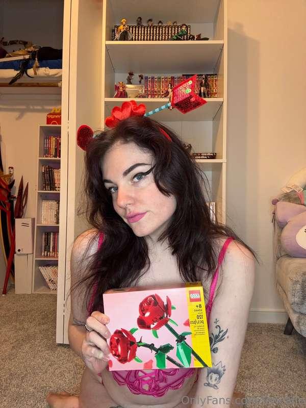 Shooting some valentines content! I was thinking of going li..