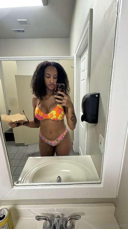 Sunglasses: $50 | Bikini: $60 | This confidence? Priceless💎