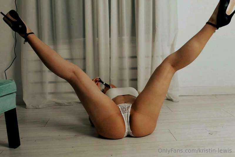 I've been wanting to do the splits for a long time!🤤 Can you..