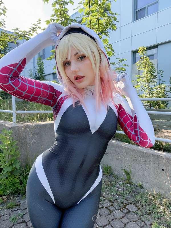 ***SPIDER GWEN DAMAGED SUIT***   Spider Gwen got herself in ..