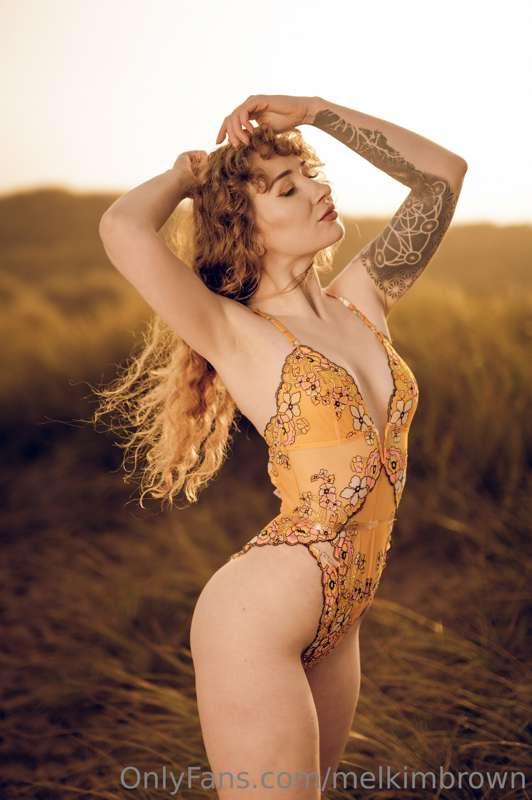 Moi? Pretending to be warm in yellow on a beach in this icy ..