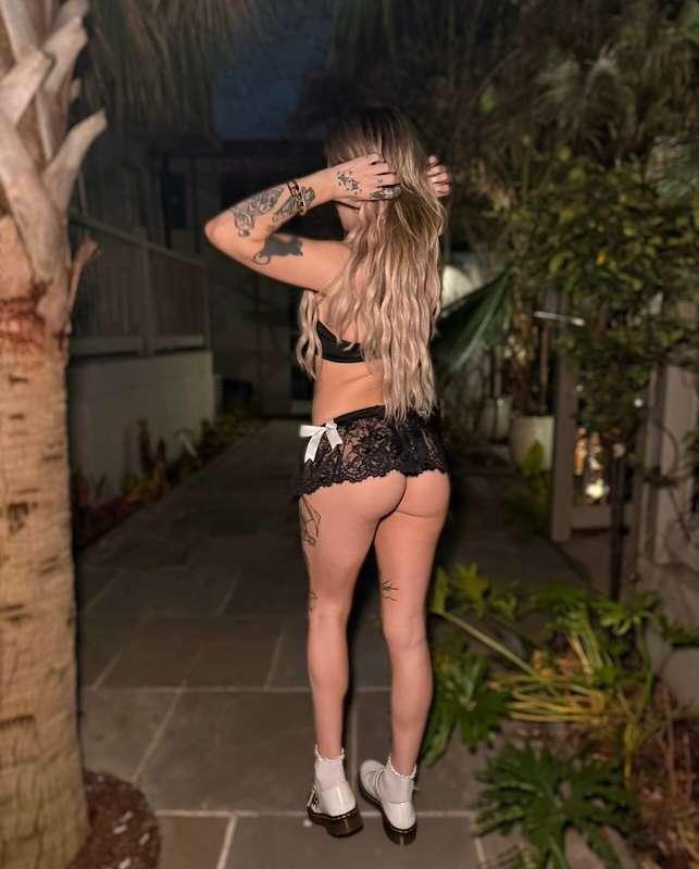 Wouldn’t this look better bouncing on your lap?🍑