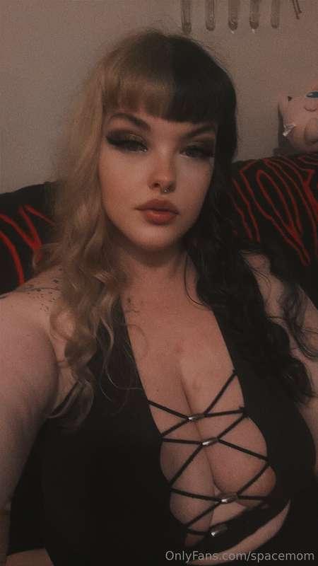 Haii everyone! I got some new BG content available hit my dm..