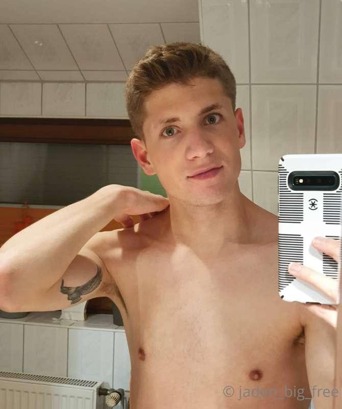 welcome to my free onlyfans .. let's have fun on here!
if yo..