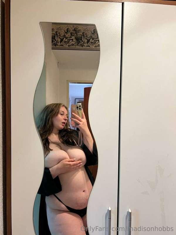 can't hold my tits by myself 🥺 would you like too help me ?🥰..