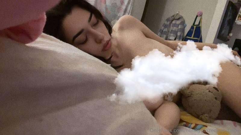 😴 eepy lil girl.. waiting for you to come home and give me c..