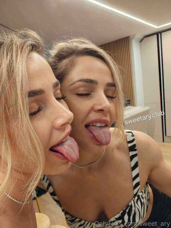 Today is international TONGUE day! 🔥 🤪