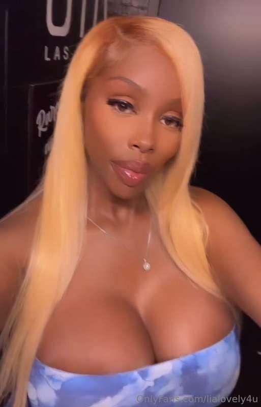 Good morning to all my fans …❤️ today is a new days an let’s..