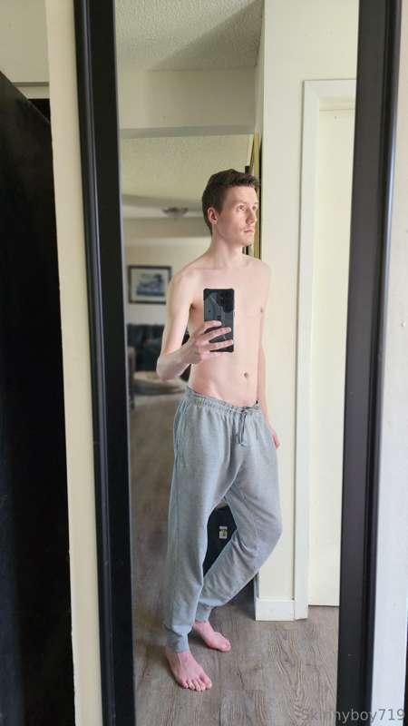 It's the Grey pants 🥵