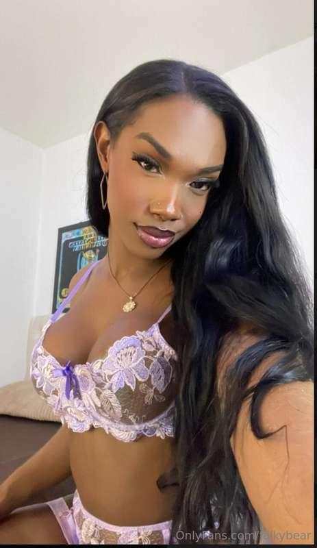 @kimberlyebano1 Page is FREE 🤗 Your Latina Queen is waiting ..