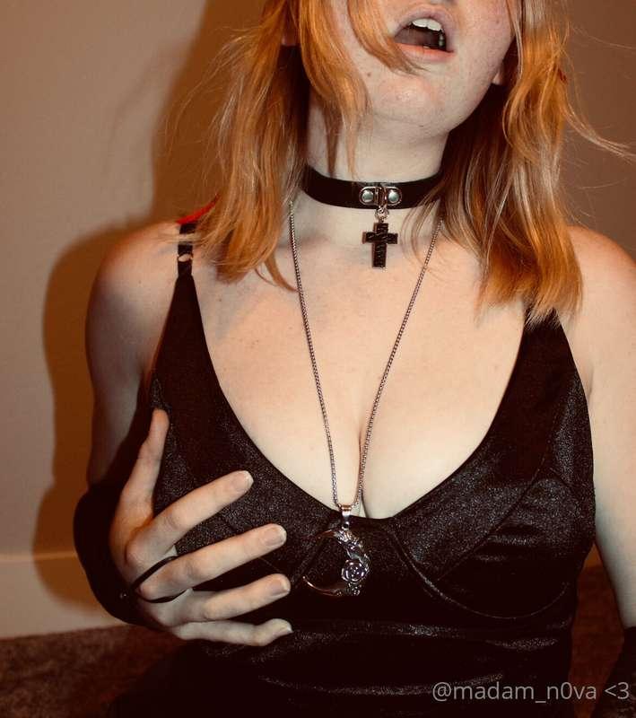 ## You like a gothic mommy? 😈