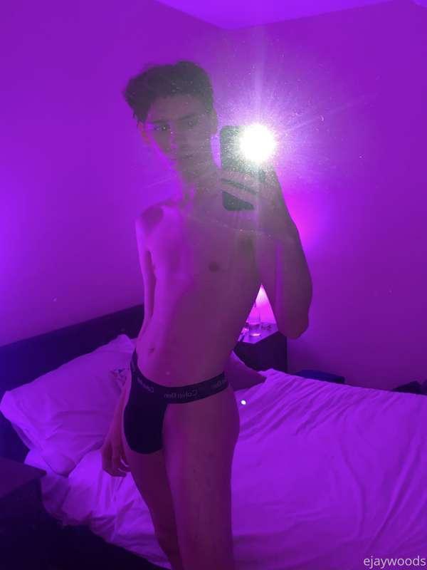 I’ve been so horny laterly 🥺 I can’t wait for my knee to hea..