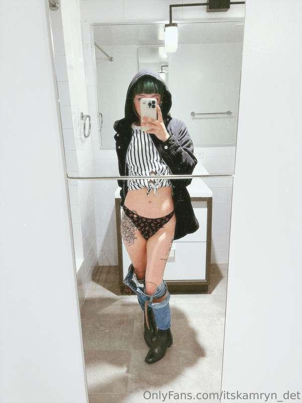 First sexy pics in my new apartment????? So thankful for ful..