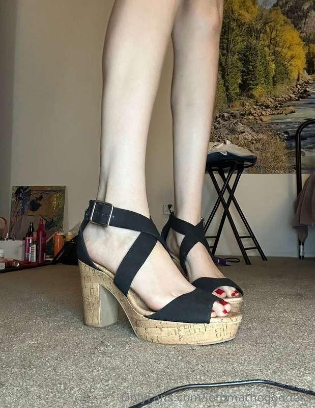 👠🦶🏼😜