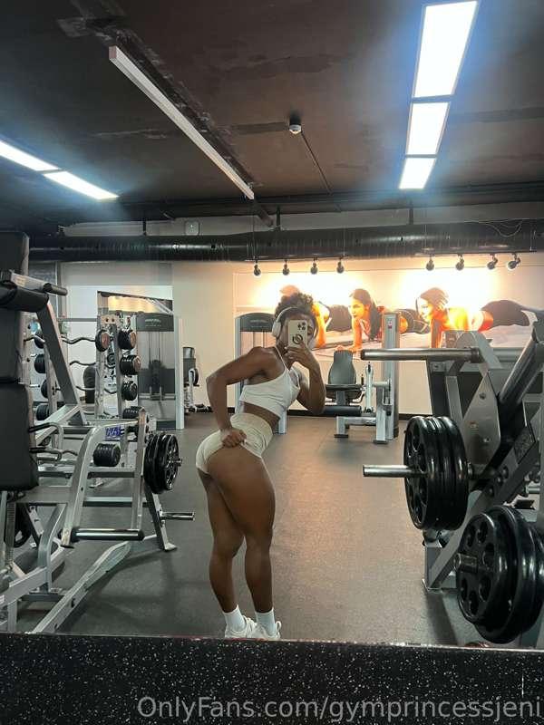 I'm in the mood for some flirty banter, come chat with me in..