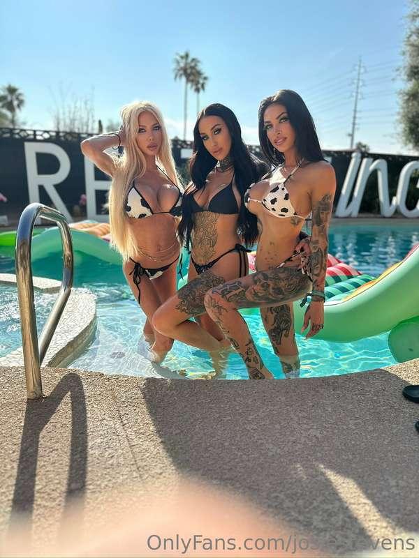 triple trouble 😈😈😈 @rosechevelle and @hotrodsania