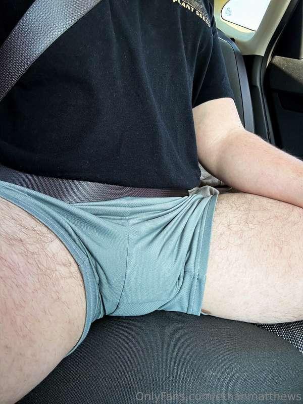 Them hockey boy thighs are lethal 😮‍💨 (I wanna take more pic..