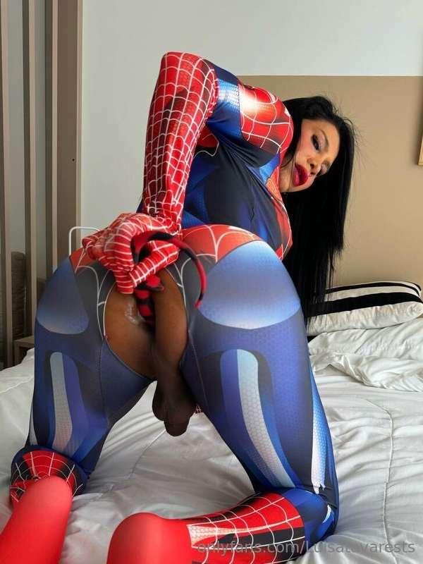 Fit trans mommy ready to drain your balls and your wallet! 😈..