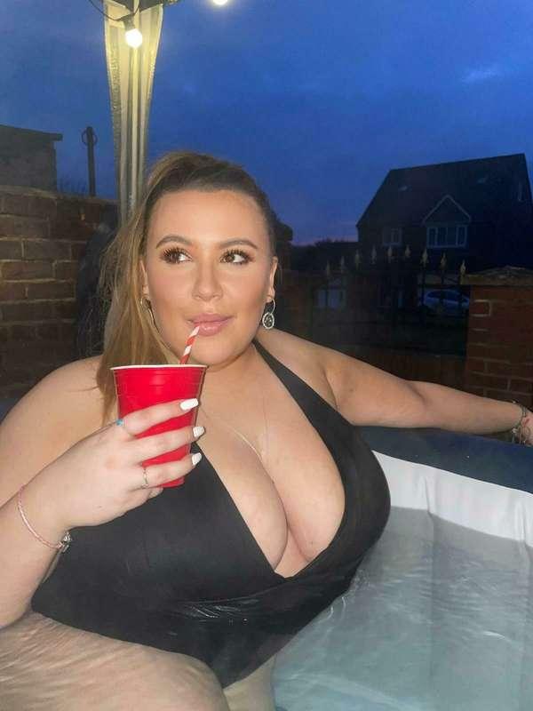 Can you guess what im drinking right now ? 🤭