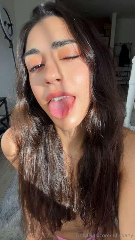Would you let me play with your tongue? 👅