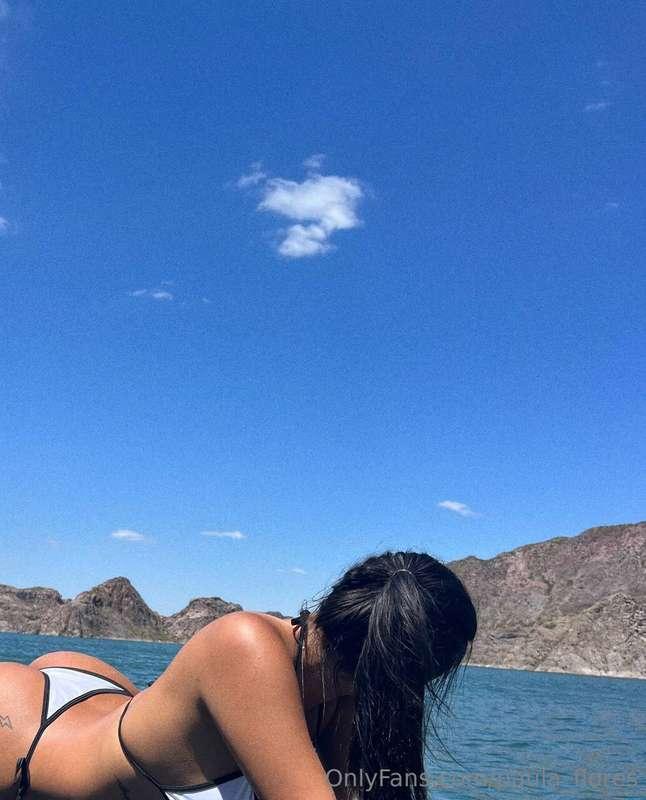 This photo from the sea looks so aesthetic, I really like it..
