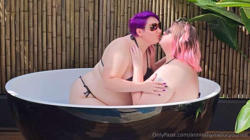 Fun Fact @ariajinx gives out the best kisses 💋
