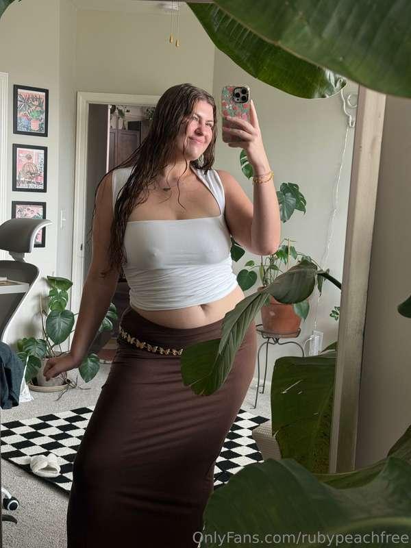 Lowkey trying to seduce you 😜 https://onlyfans.com/rubypeach..