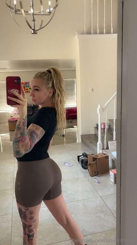 #SundayFunday!! DM me "💦" and gooooonn for me baby! 👅