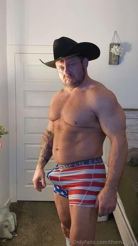 Want to Video chat with your favorite Muscle Daddy?! Guys an..